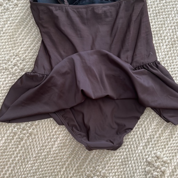 Garnett Hill skirted swimsuit - Picture 3 of 4